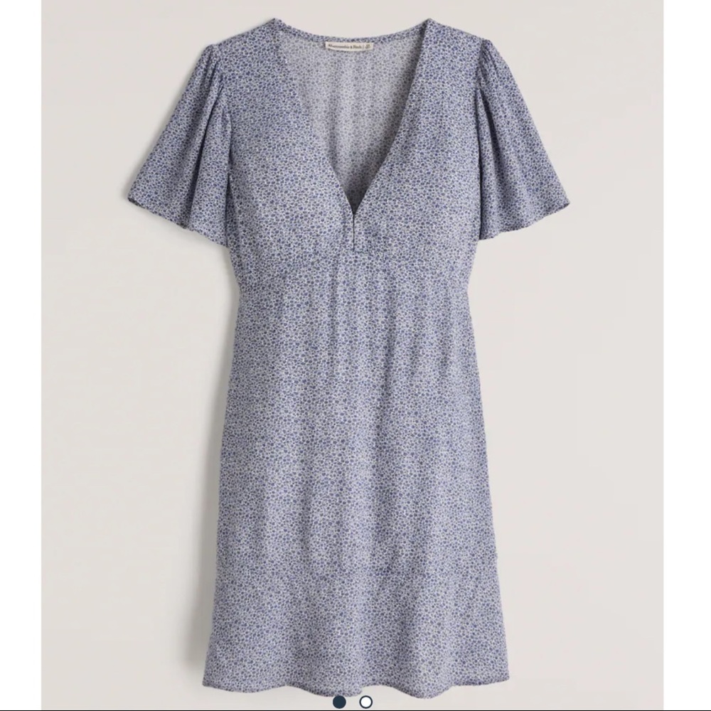 A&F • Blue & White Floral Short Sleeve Deep V Mini Dress